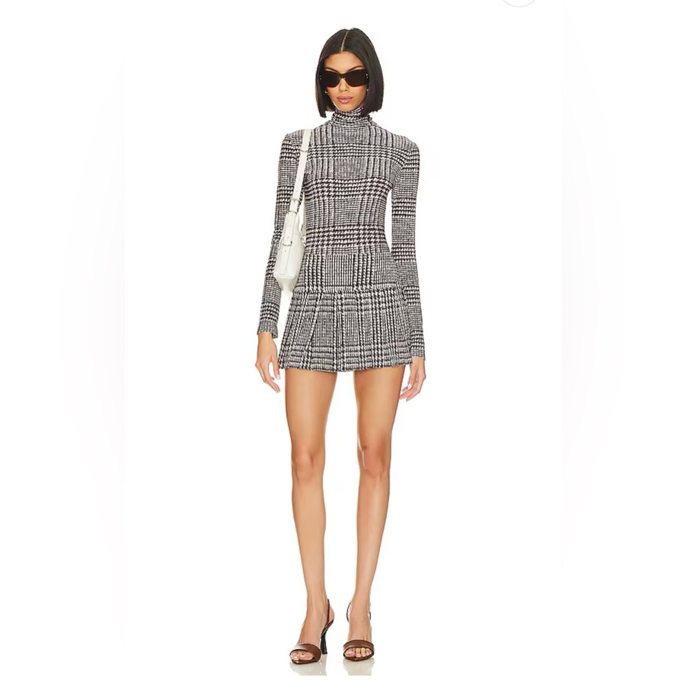 Front Zip Slim Fit Turtle Top
Norma Kamali
